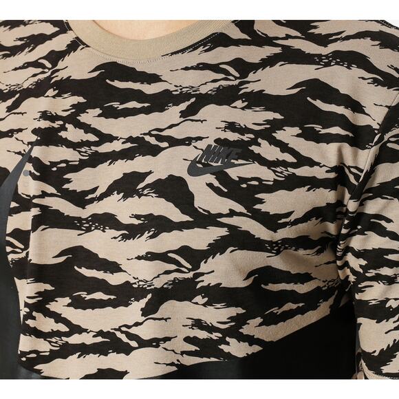 NWT Nike AOP All Over Printed Swoosh Khaki & Black T Shirt Men's Size Large - Picture 3 of 10